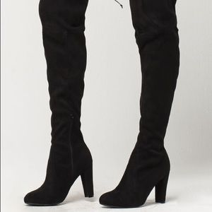 Knee heeled women boots